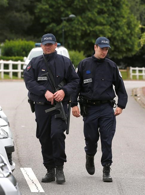 French mourn and hunt for accomplices after police attacked | iNFOnews.ca