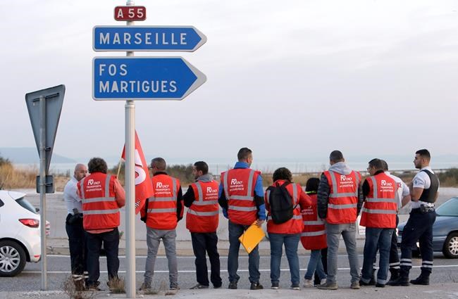 French truck drivers block roads to protest labour changes | iNFOnews.ca French truck drivers block roads to protest labour changes | iNFOnews.ca