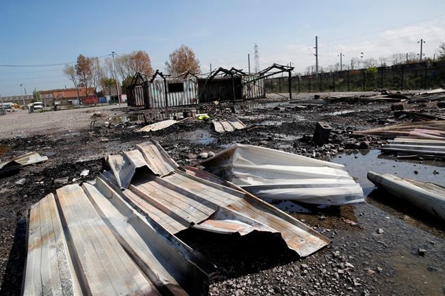 Hundreds of migrants at large after fire ravages French camp | iNFOnews.ca