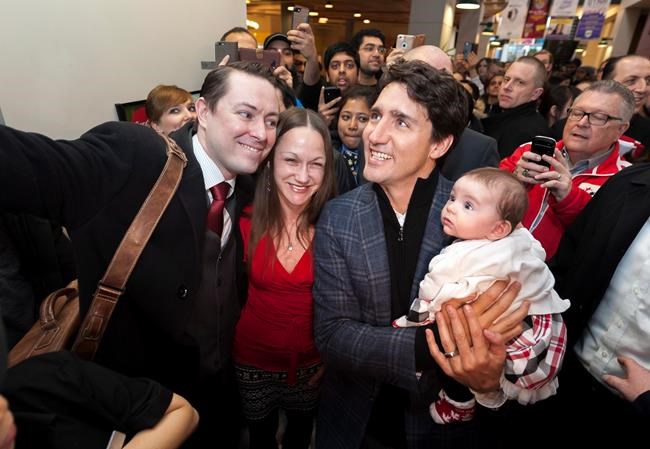 Students looking for selfies, some pipeline protesters meet Trudeau in Regina | iNFOnews.ca