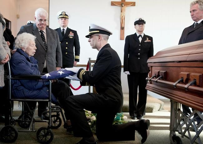 Funeral held for sailor in V-J Day Times Square kiss photo | iNFOnews.ca