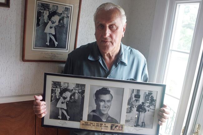 Sailor in iconic V-J Day Times Square kiss photo dies at 95 | iNFOnews.ca