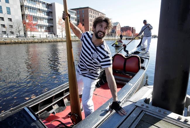 Row like mad: Venetian-style gondoliers race in US contest | iNFOnews.ca