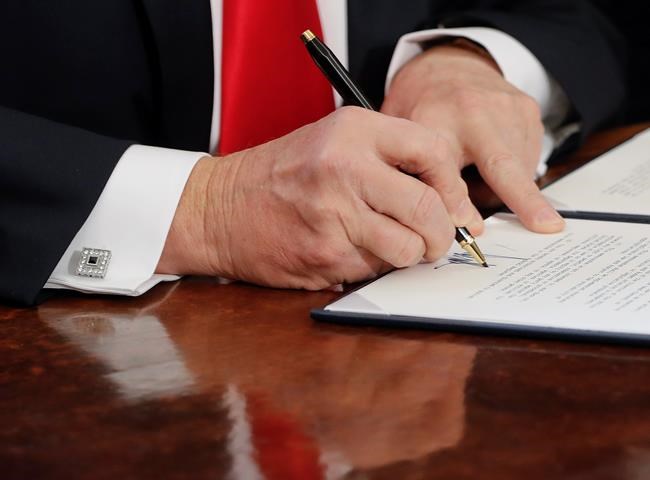 Trump, fond of executive orders, awaits more fancy pens | iNFOnews.ca CP1853388902