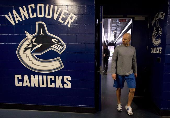 Maple Leafs hire former Canucks coach Manny Malhotra as assistant | iNFOnews.ca Maple Leafs hire former Canucks coach Manny Malhotra as assistant | iNFOnews.ca