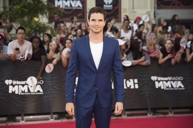 Toronto native Robbie Amell explores virtual afterlife in Amazon's 'Upload' | iNFOnews.ca