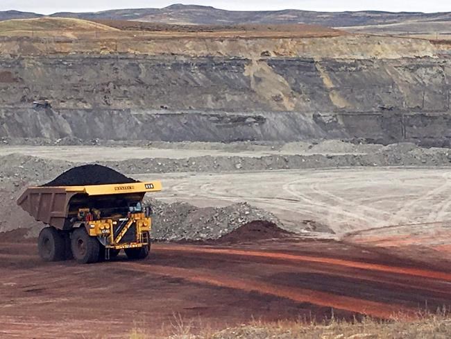 Alberta to change restrictions on foothills coal mining to ease development | iNFOnews.ca