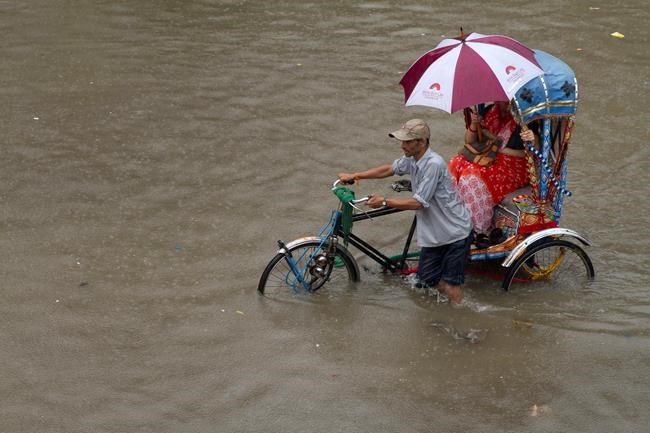 Heavy monsoon rains lash western India, killing 16 | iNFOnews.ca