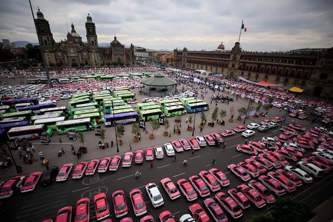 Taxi park-in jams Mexico City's Zocalo to protest ride apps | iNFOnews.ca Taxi park-in jams Mexico City's Zocalo to protest ride apps | iNFOnews.ca