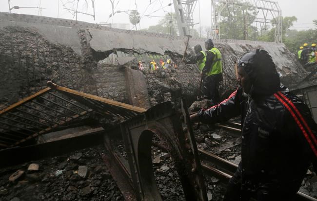 Pedestrian bridge collapse at Mumbai train station injures 5 | iNFOnews.ca