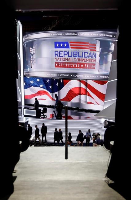 Hundreds line Cleveland bridge in pre-convention rally | iNFOnews.ca