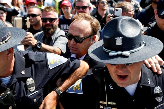 Police break up skirmishes among demonstrators in Cleveland | iNFOnews.ca