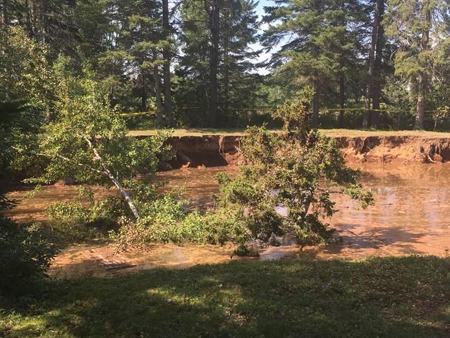 Newly developed cracks near sinkhole concerning: Nova Scotia town | iNFOnews.ca CP1152627912