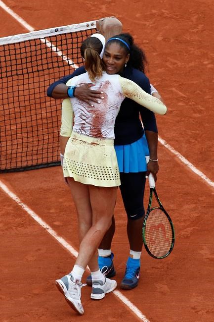 In Paris, Muguruza's 1st Slam title denies Williams her 22nd | iNFOnews.ca In Paris, Muguruza's 1st Slam title denies Williams her 22nd | iNFOnews.ca