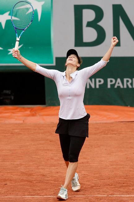 2 top women lose in Paris, complain about playing in rain | iNFOnews.ca