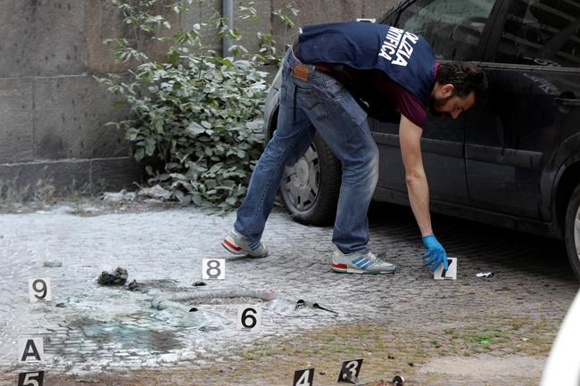 Small blast near Rome post office damages car, no injuries | iNFOnews.ca CP206156123