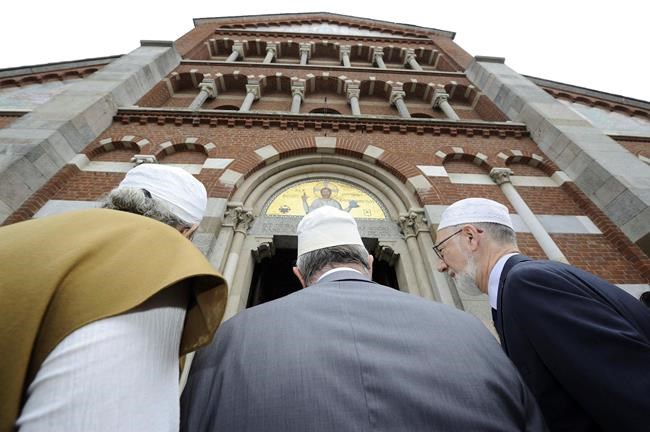 Muslims go to Catholic Mass across France to show solidarity | iNFOnews.ca Muslims go to Catholic Mass across France to show solidarity | iNFOnews.ca