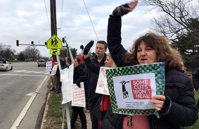 Kentucky teachers rally over retirement cuts, warn of strike | iNFOnews.ca Kentucky teachers rally over retirement cuts, warn of strike | iNFOnews.ca