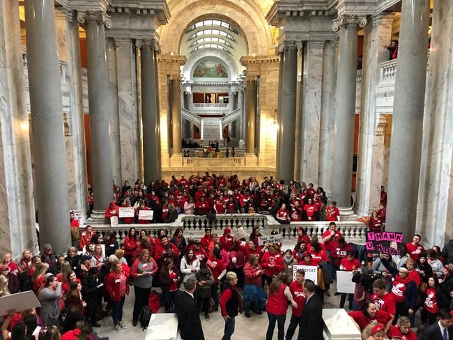 At least 4 Kentucky school districts close amid protests | iNFOnews.ca At least 4 Kentucky school districts close amid protests | iNFOnews.ca