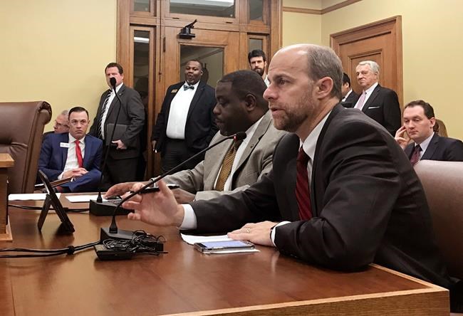 Online tax effort revived at last minute in Arkansas | iNFOnews.ca CP981351225
