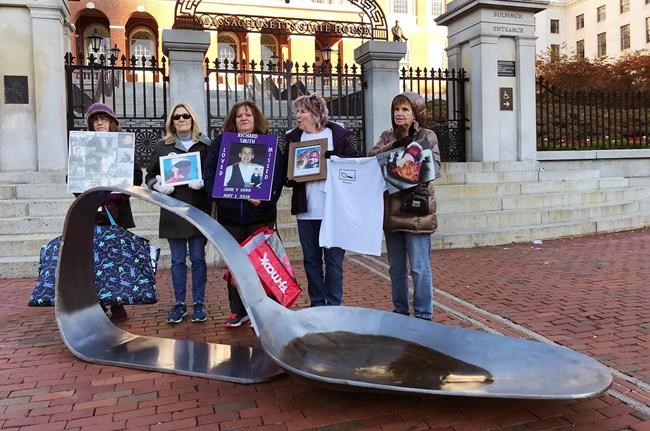 Giant heroin spoon left outside Massachusetts Statehouse | iNFOnews.ca