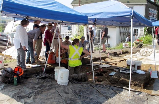 Archaeologists dig Native American fort found in Connecticut | iNFOnews.ca CP1561287848