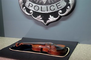 2 Wis. men face felony robbery charges in heist of $5M Stradivarius violin | iNFOnews.ca CP27116802