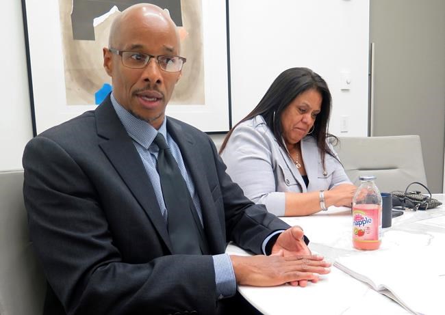 Illinois police accused of planting gun in 1994 murder case | iNFOnews.ca