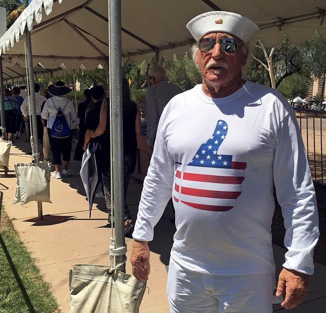 Thousands line up in Arizona heat to pay respects to McCain | iNFOnews.ca