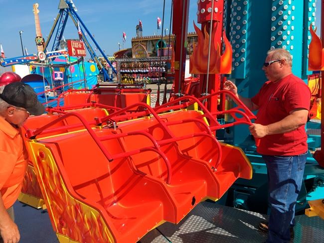 Illinois inspectors climb over, under fair rides for safety | iNFOnews.ca CP1874808318