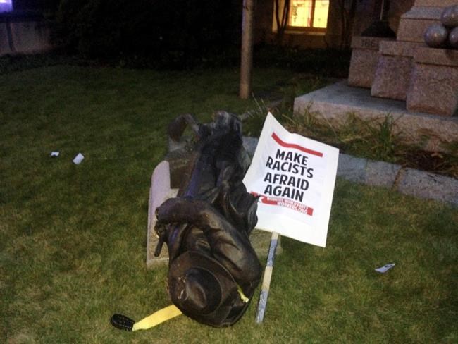 Virginia violence adds to push to remove Confederate statues | iNFOnews.ca