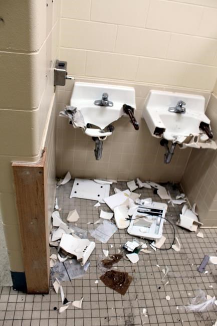 Kansas spent at least $414,000 repairing prisons after riots | iNFOnews.ca Kansas spent at least $414,000 repairing prisons after riots | iNFOnews.ca