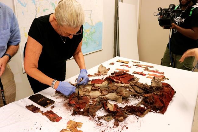 Time capsule: Flags, Confederate cash, US medal | iNFOnews.ca
