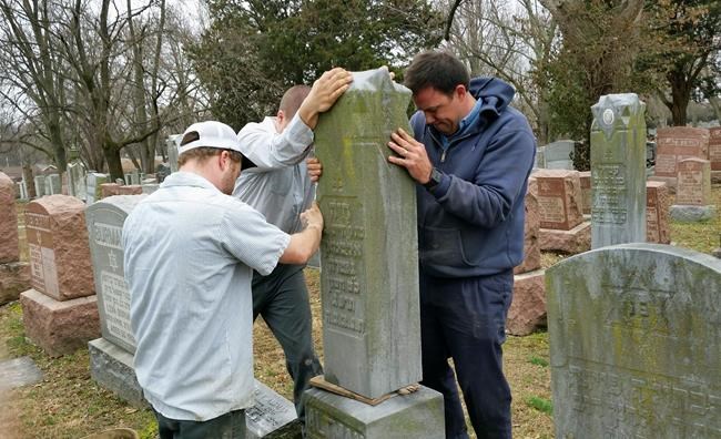 Support pours in for damaged Jewish cemetery near St. Louis | iNFOnews.ca