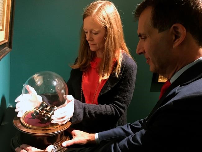 New Orleans gallery acquires Lincoln opera glasses | iNFOnews.ca