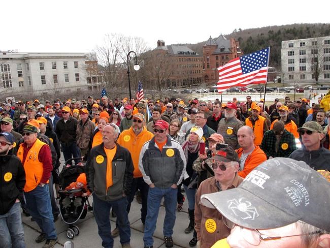 Free high-capacity magazines given out at gun rights rally | iNFOnews.ca