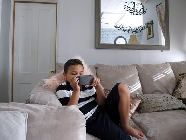 In a divided US community, Syrian refugee family settles in | iNFOnews.ca CP700188110
