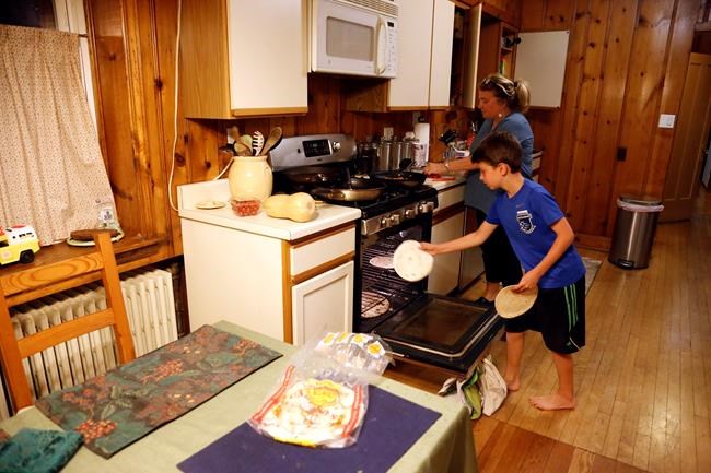 Limiting screen time for your kid? It's harder than it looks | iNFOnews.ca CP58720189