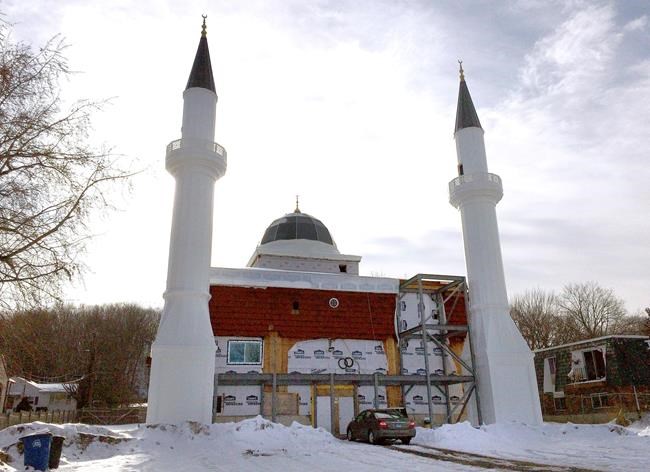 Construction halted on mosque with too-tall minarets | iNFOnews.ca