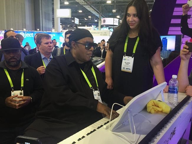 Stevie Wonder wows crowd on 'smart' piano at tech show | iNFOnews.ca