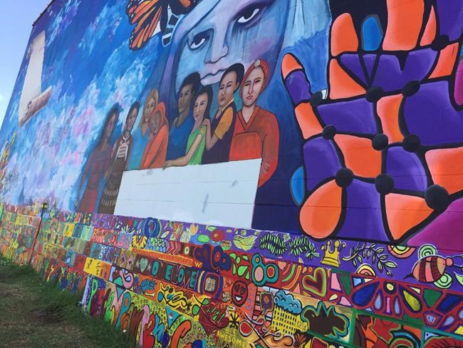 Immigrant child removed from mural near Brown v. Board site | iNFOnews.ca Immigrant child removed from mural near Brown v. Board site | iNFOnews.ca