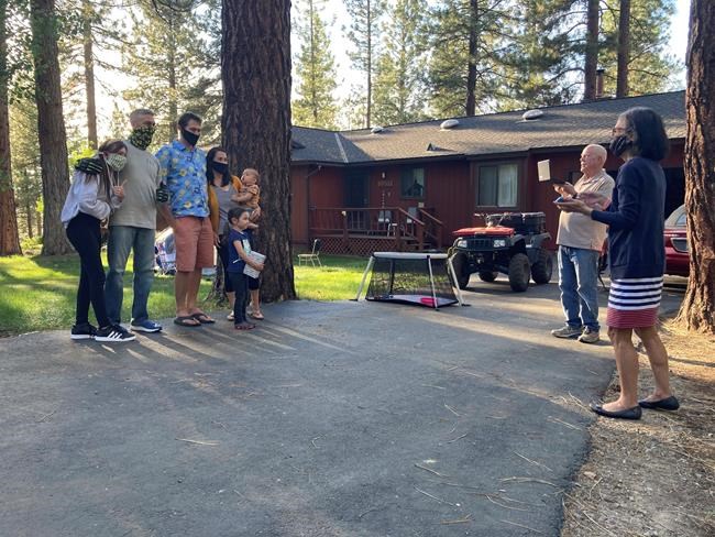 Californian brings toys for birthday kids isolated by virus | iNFOnews.ca Californian brings toys for birthday kids isolated by virus | iNFOnews.ca