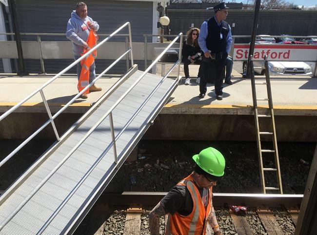 Metro-North temporary ramp falls with passengers on it | iNFOnews.ca