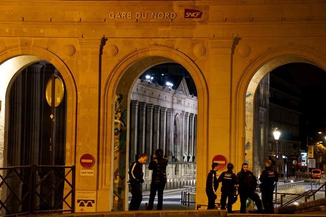Police pour in to Paris' train station, evacuate passengers | iNFOnews.ca Police pour in to Paris' train station, evacuate passengers | iNFOnews.ca