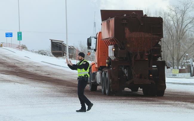 The Latest: 24-mile stretch of I-40 closed in New Mexico | iNFOnews.ca