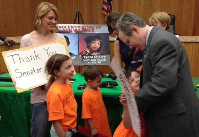 In tight race, Illinois Sen. Mark Kirk steps away from GOP | iNFOnews.ca