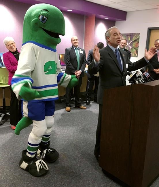 State unveils license plate for team that left 20 years ago | iNFOnews.ca