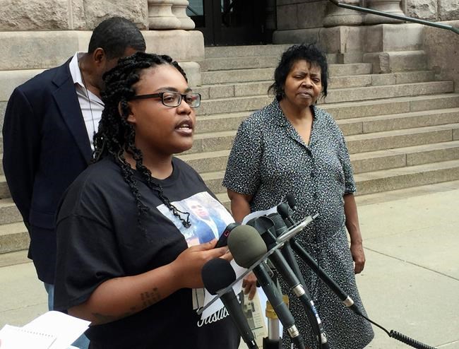 Family: Minneapolis police shooting not justified as man ran | iNFOnews.ca CP2126249268