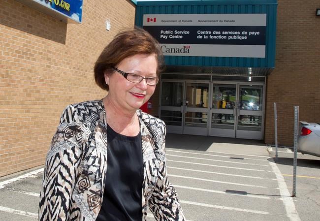 Federal minister visits troubled Phoenix payroll offices in New Brunswick | iNFOnews.ca