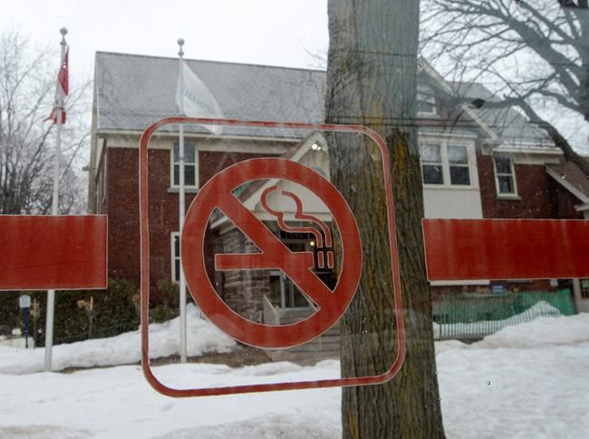 Quebec town's plan to ban public smoking could do more harm than good: advocate | iNFOnews.ca